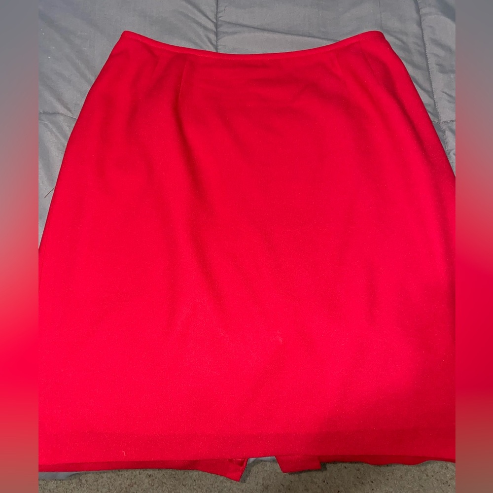 Red skirt - Picture 2 of 5